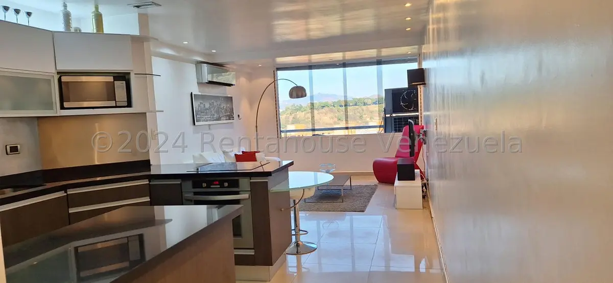 Apartamento (1 Nivel) en Alquiler en Lomas del Sol, Distrito Metropolitano - 2