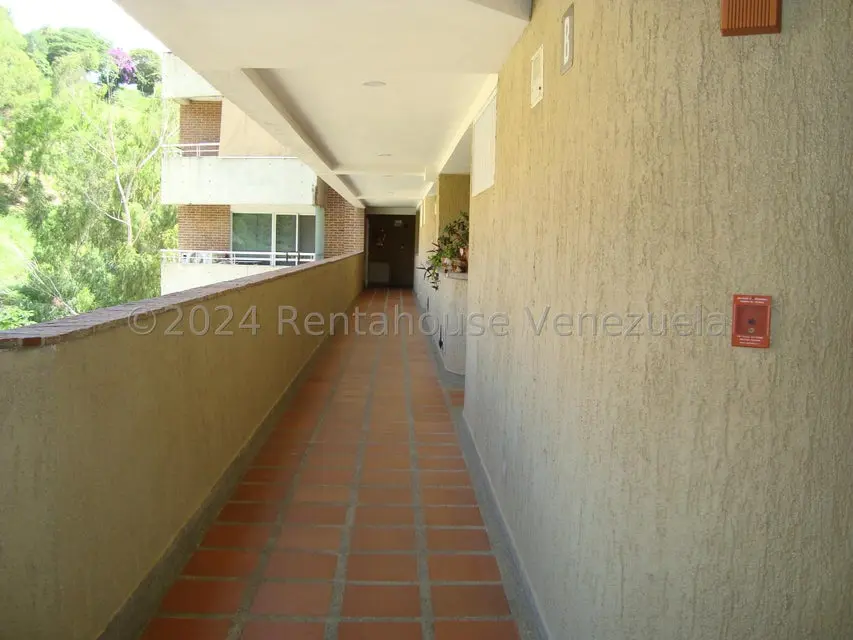 Apartamento (1 Nivel) en Alquiler en Lomas del Sol, Distrito Metropolitano - 11