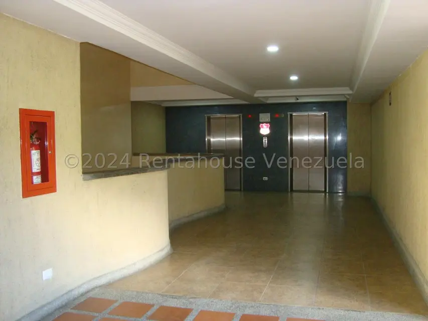 Apartamento (1 Nivel) en Alquiler en Lomas del Sol, Distrito Metropolitano - 12