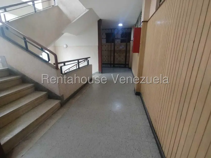 Apartamento (1 Nivel) en Alquiler en Colinas de Bello Monte, Distrito Metropolitano - 2