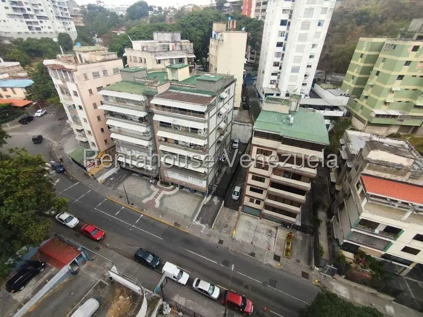 Apartamento (1 Nivel) en Alquiler en Colinas de Bello Monte, Distrito Metropolitano - 13