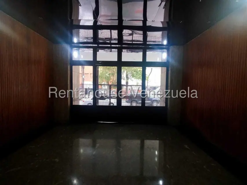 Apartamento (1 Nivel) en Alquiler en Colinas de Bello Monte, Distrito Metropolitano - 16