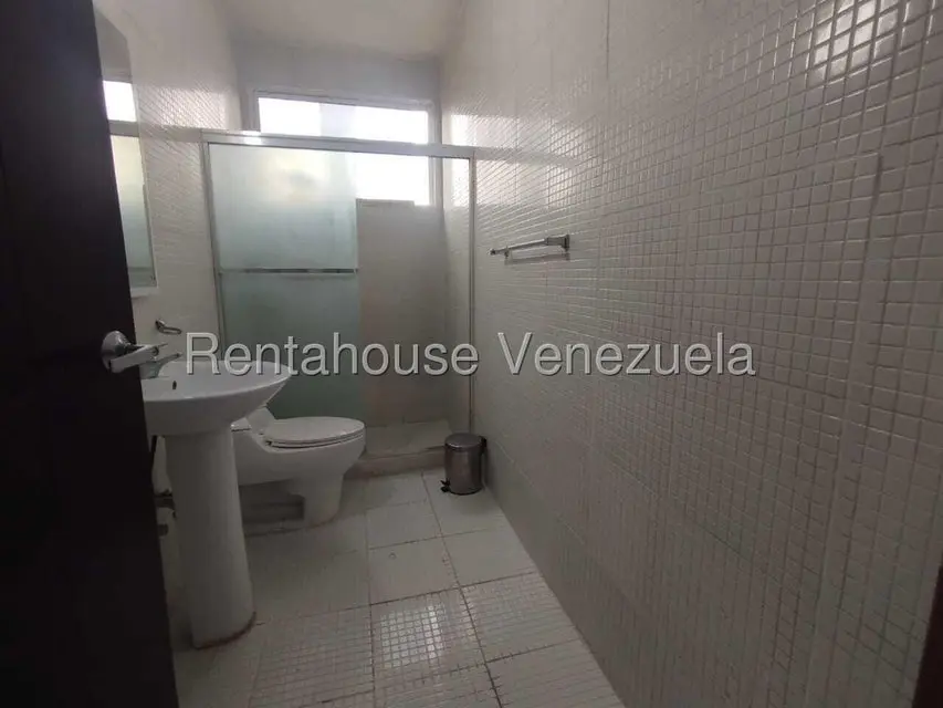 Apartamento (1 Nivel) en Alquiler en Colinas de Bello Monte, Distrito Metropolitano - 10