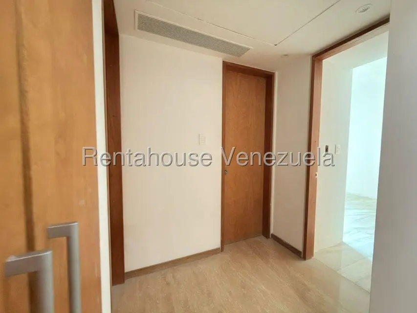 Apartamento (1 Nivel) en Alquiler en Campo Alegre, Distrito Metropolitano - 17