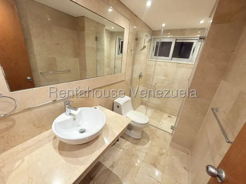 Apartamento (1 Nivel) en Alquiler en Campo Alegre, Distrito Metropolitano - 24