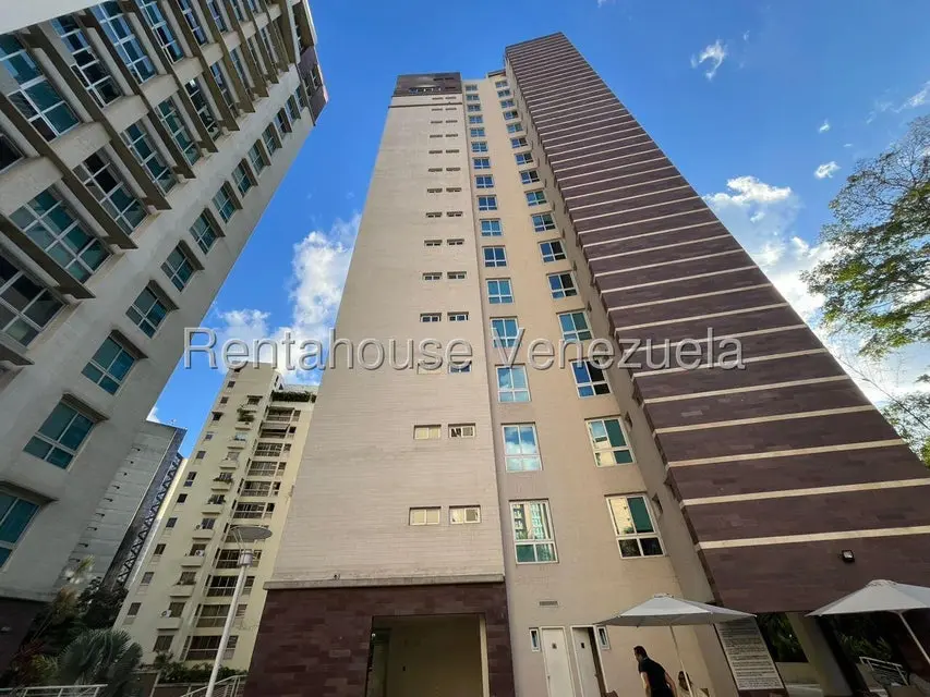 Apartamento (1 Nivel) en Alquiler en Campo Alegre, Distrito Metropolitano - 36