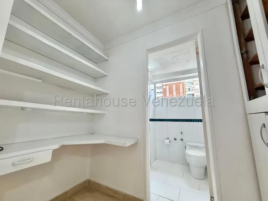 Apartamento (1 Nivel) en Venta en La Urbina, Distrito Metropolitano - 11