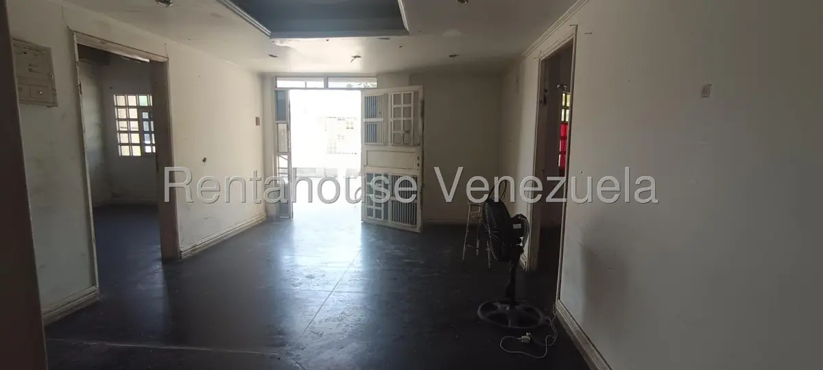 Comercial (Galpon - Deposito) en Venta en Colinas de Bello Monte, Zulia - 2