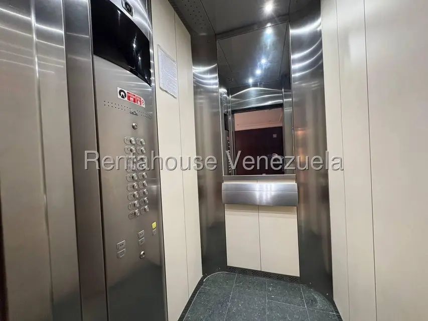 Apartamento (1 Nivel) en Venta en El Rosal, Distrito Metropolitano - 33