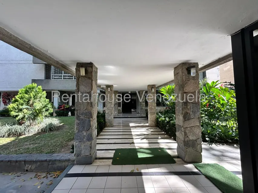 Apartamento (1 Nivel) en Venta en Los Palos Grandes, Distrito Metropolitano - 2