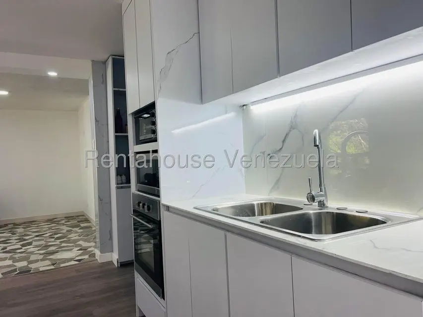 Apartamento (1 Nivel) en Venta en Los Palos Grandes, Distrito Metropolitano - 12