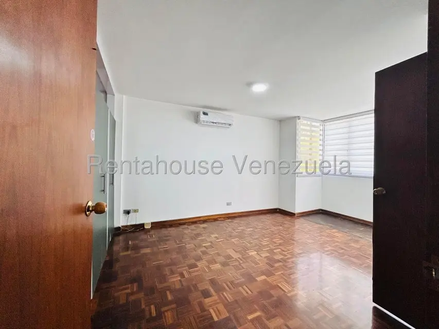 Apartamento (1 Nivel) en Venta en Los Palos Grandes, Distrito Metropolitano - 34