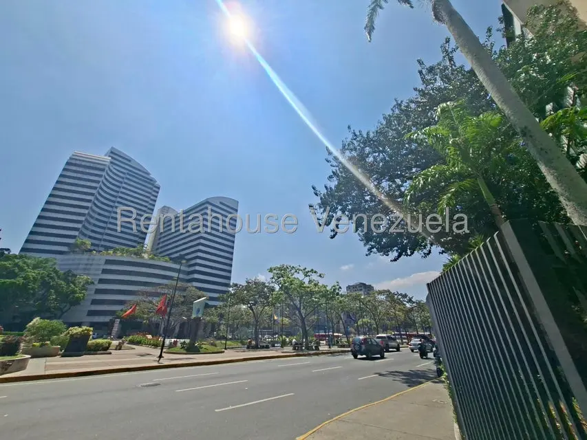 Apartamento (1 Nivel) en Venta en Altamira, Distrito Metropolitano - 2