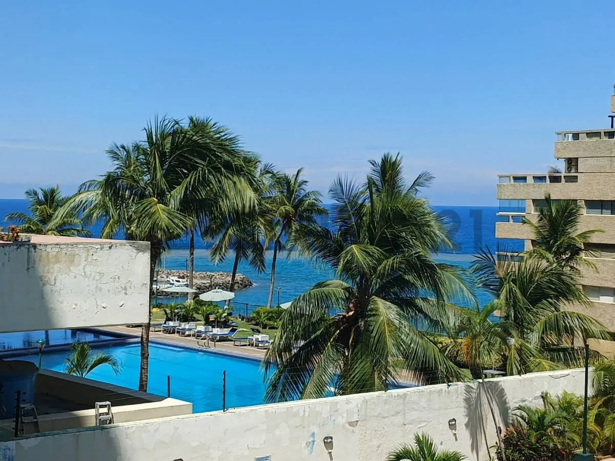 Se vende Apartamento en Urb. Playa Grande con Vista al Mar - 2