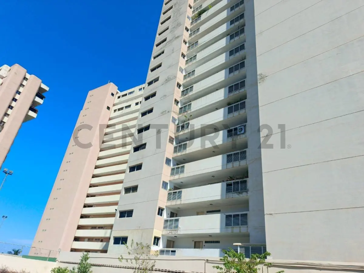 Se vende Apartamento en Urb. Playa Grande con Vista al Mar - 17