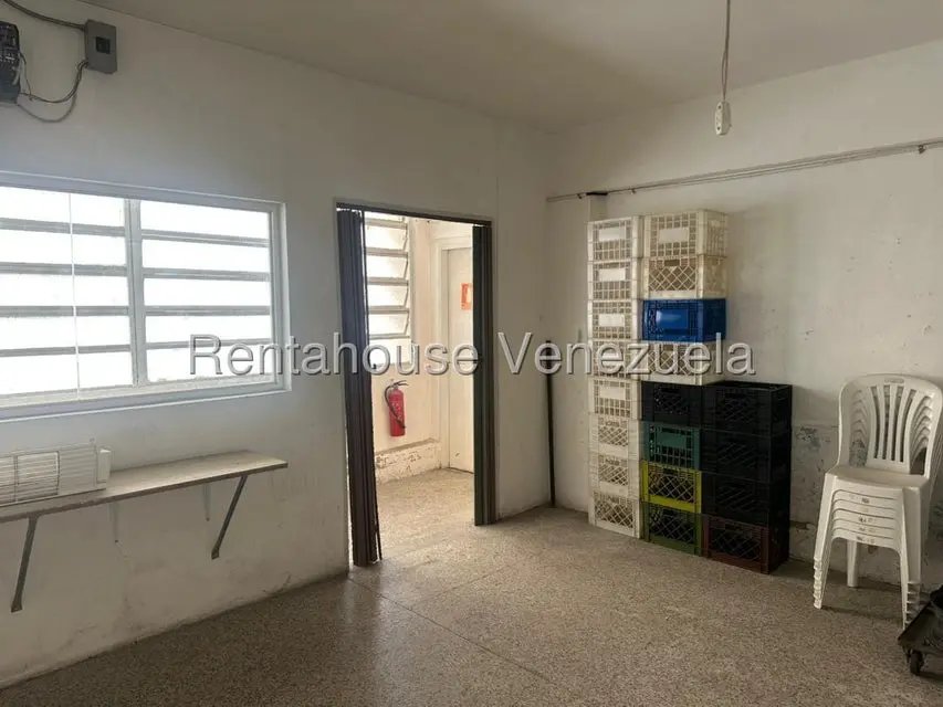Comercial (Local Comercial) en Venta en Los Chaguaramos, Distrito Metropolitano - 12
