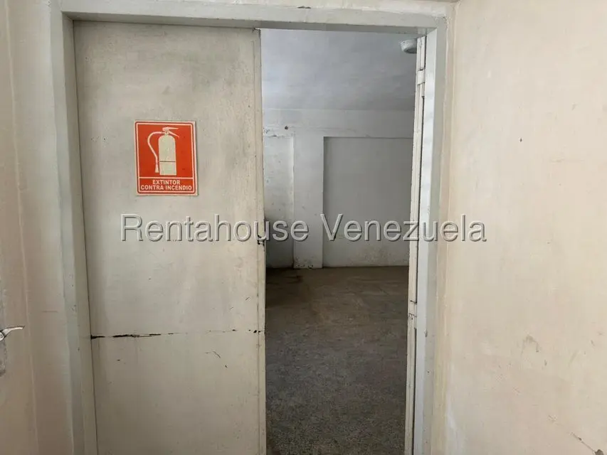 Comercial (Local Comercial) en Venta en Los Chaguaramos, Distrito Metropolitano - 13