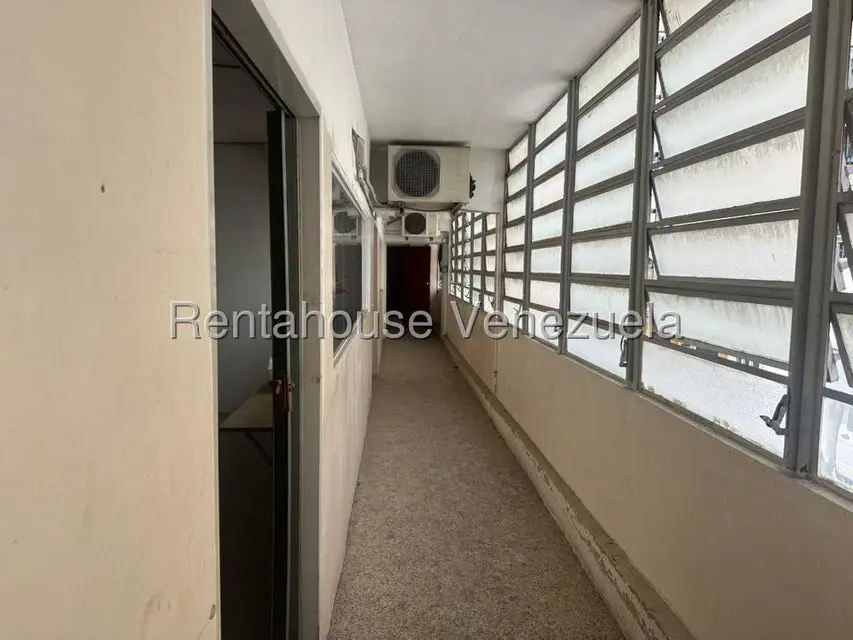 Comercial (Local Comercial) en Venta en Los Chaguaramos, Distrito Metropolitano - 17