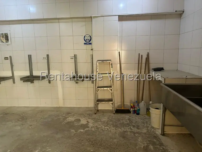 Comercial (Local Comercial) en Venta en Los Chaguaramos, Distrito Metropolitano - 18