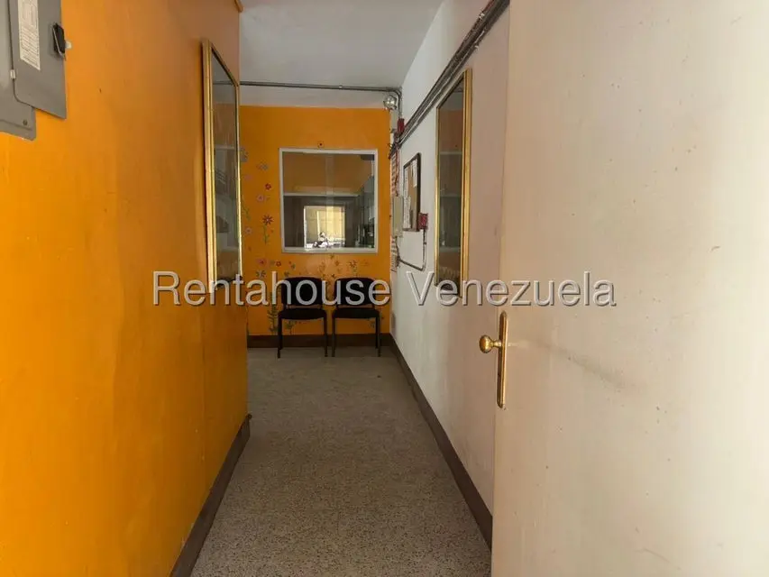 Comercial (Local Comercial) en Venta en Los Chaguaramos, Distrito Metropolitano - 3