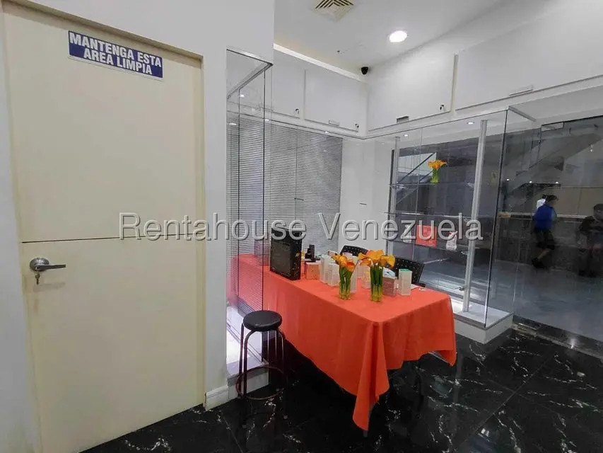 Comercial (Local Comercial) en Alquiler en La Castellana, Distrito Metropolitano - 3