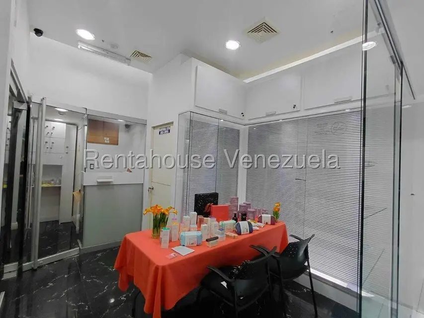 Comercial (Local Comercial) en Alquiler en La Castellana, Distrito Metropolitano - 4