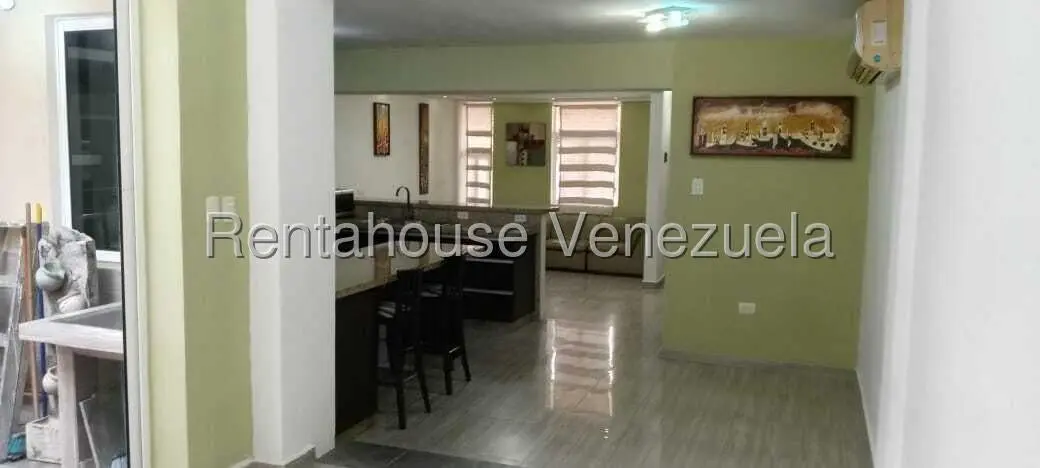 Townhouse (Duplex) en Alquiler en El Rincon, Carabobo - 2