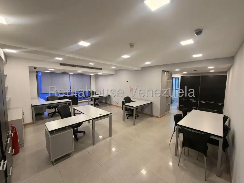 Comercial (Local Comercial) en Alquiler en Las Mercedes, Distrito Metropolitano - 3