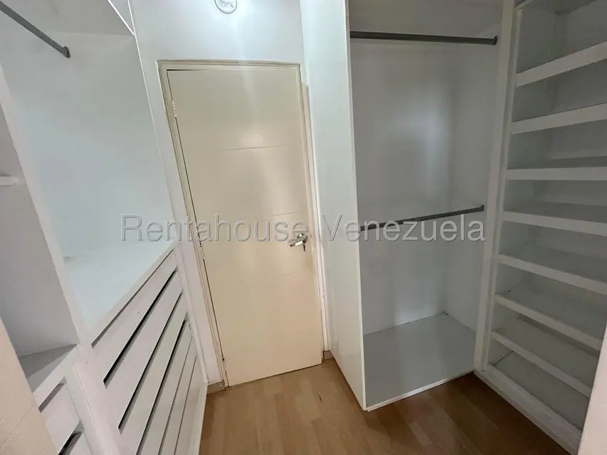 Casa (1 Nivel) en Venta en Lomas de La Lagunita, Distrito Metropolitano - 32