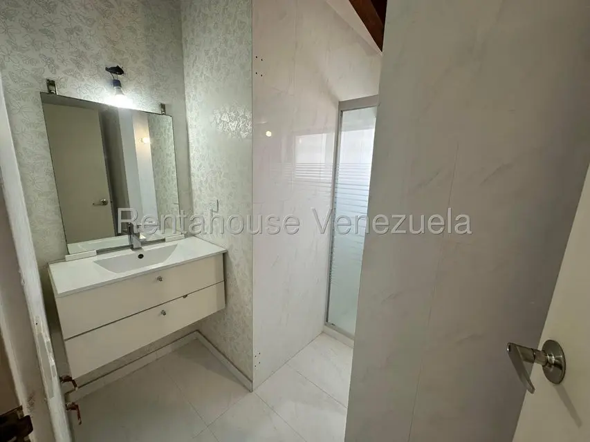 Casa (1 Nivel) en Venta en Lomas de La Lagunita, Distrito Metropolitano - 37