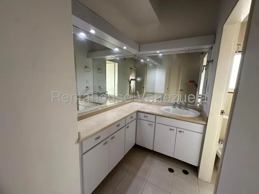 Casa (1 Nivel) en Venta en Lomas de La Lagunita, Distrito Metropolitano - 42