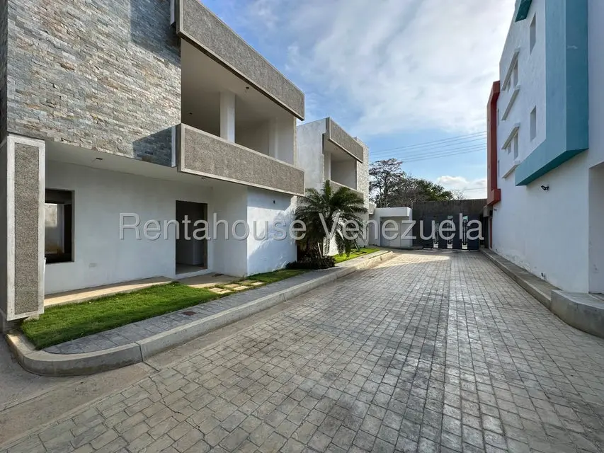 Casa (Duplex) en Venta en Sector San Bosco, Falcon - 3