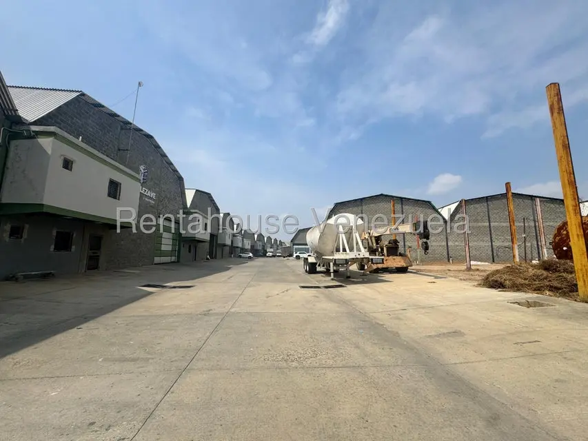 Comercial (Galpon - Deposito) en Venta en Zona Industrial 2, Lara - 2