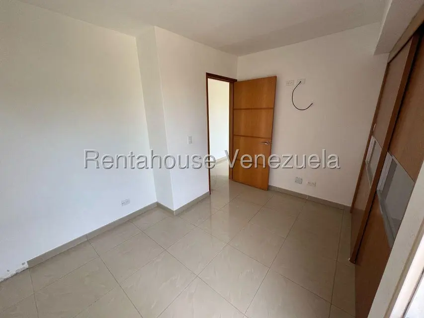 Apartamento (1 Nivel) en Alquiler en Miravila, Distrito Metropolitano - 12