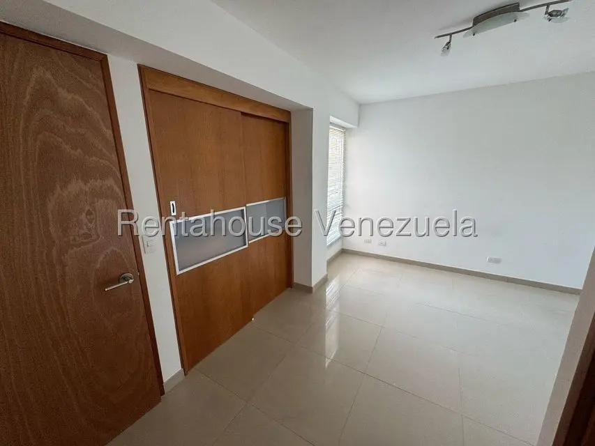 Apartamento (1 Nivel) en Alquiler en Miravila, Distrito Metropolitano - 10