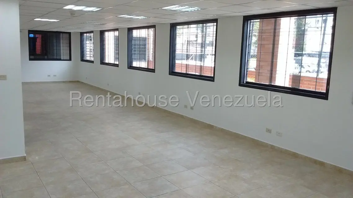 Comercial (Oficina) en Alquiler en Los Dos Caminos, Distrito Metropolitano - 2