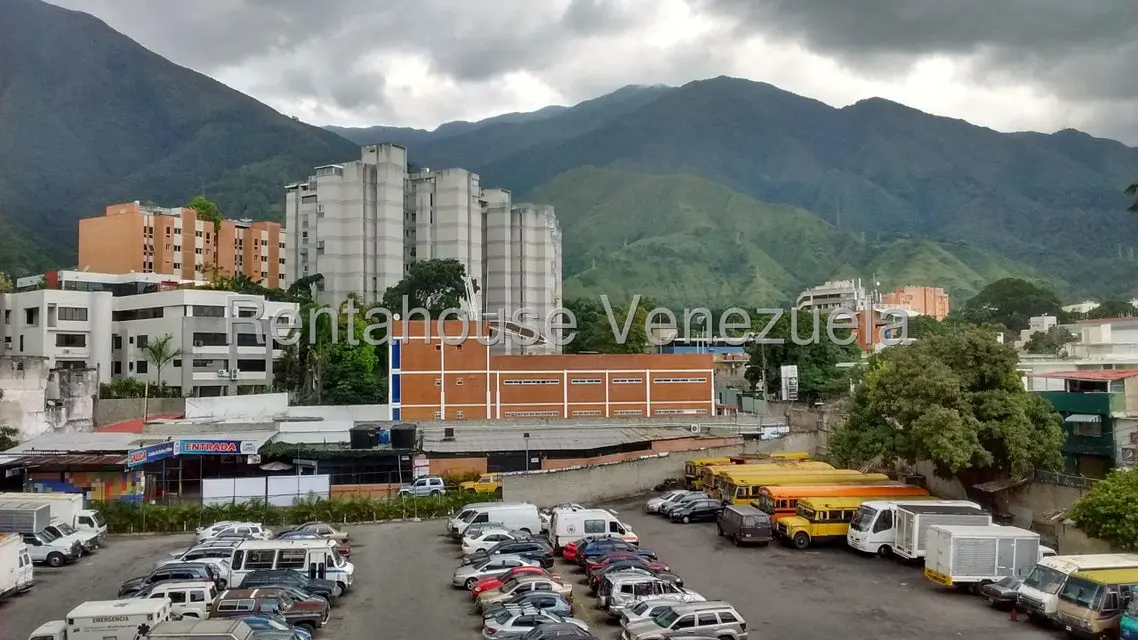 Comercial (Oficina) en Alquiler en Los Dos Caminos, Distrito Metropolitano - 11
