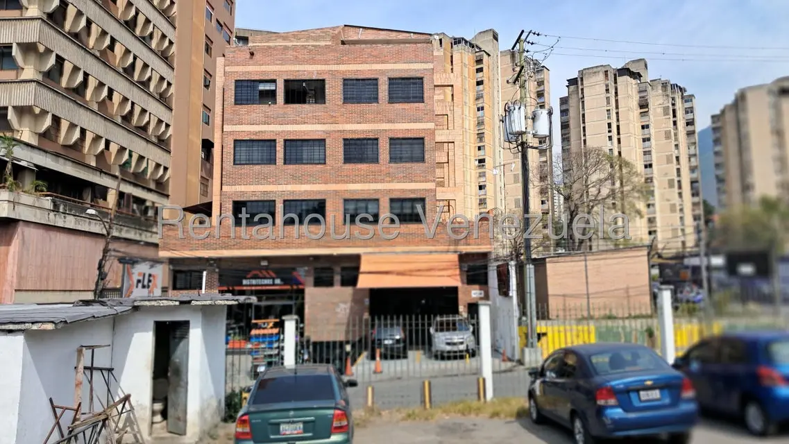 Comercial (Oficina) en Alquiler en Los Dos Caminos, Distrito Metropolitano - 12