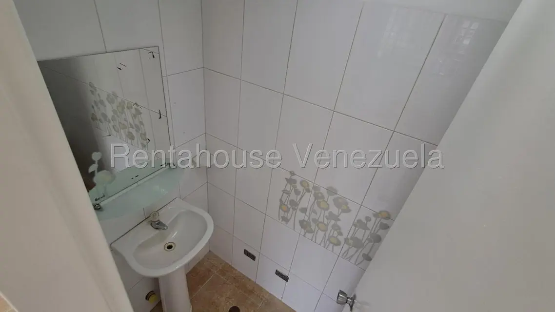 Comercial (Oficina) en Alquiler en Los Dos Caminos, Distrito Metropolitano - 14