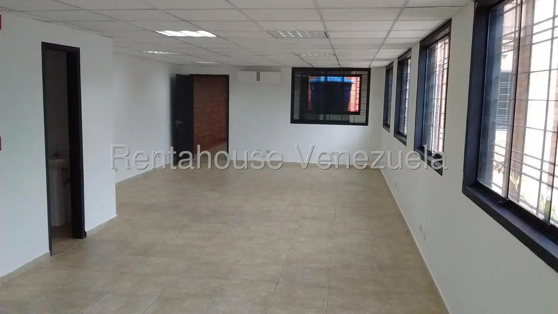 Comercial (Oficina) en Alquiler en Los Dos Caminos, Distrito Metropolitano - 3