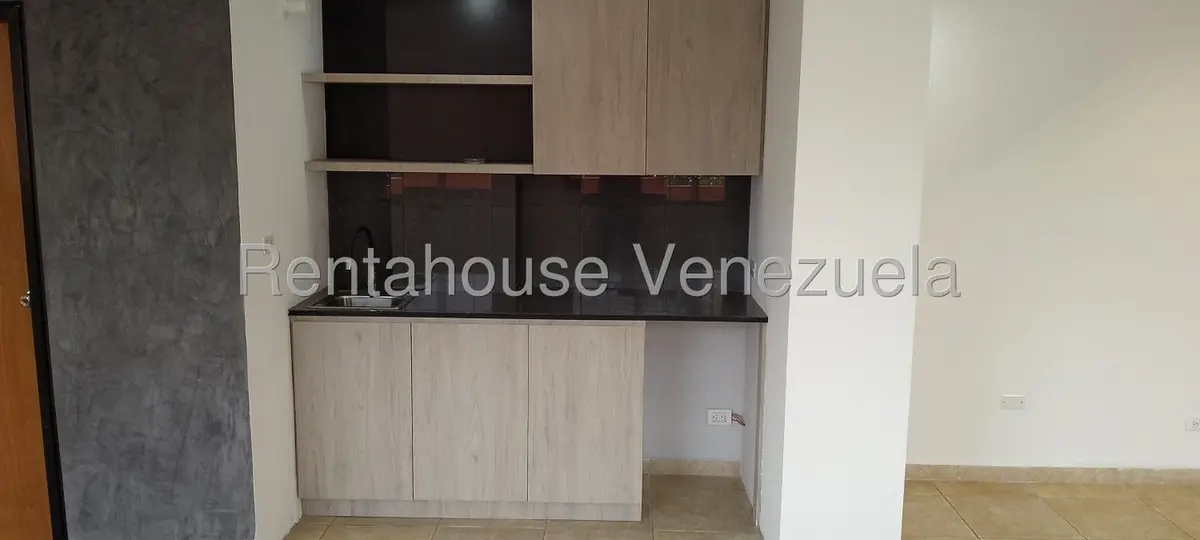 Comercial (Oficina) en Alquiler en Los Dos Caminos, Distrito Metropolitano - 5