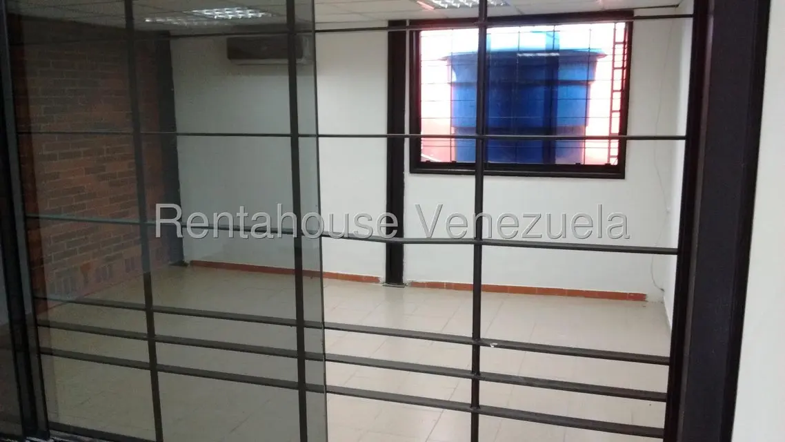 Comercial (Oficina) en Alquiler en Los Dos Caminos, Distrito Metropolitano - 8