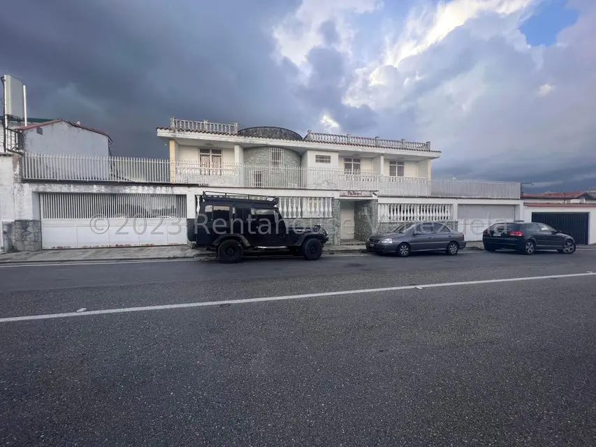 Casa (Multipes Niveles) en Venta en Cumbres de Curumo, Distrito Metropolitano - 2