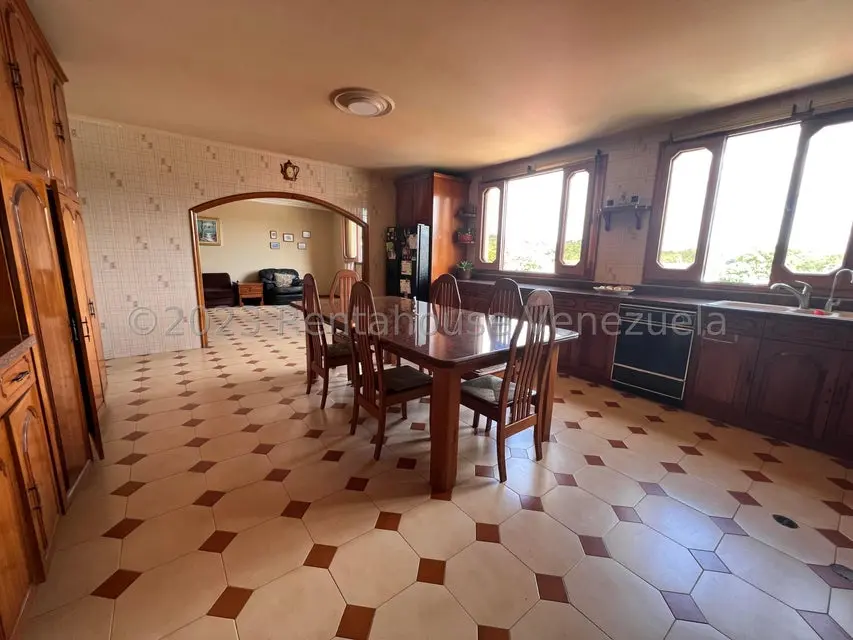Casa (Multipes Niveles) en Venta en Cumbres de Curumo, Distrito Metropolitano - 11