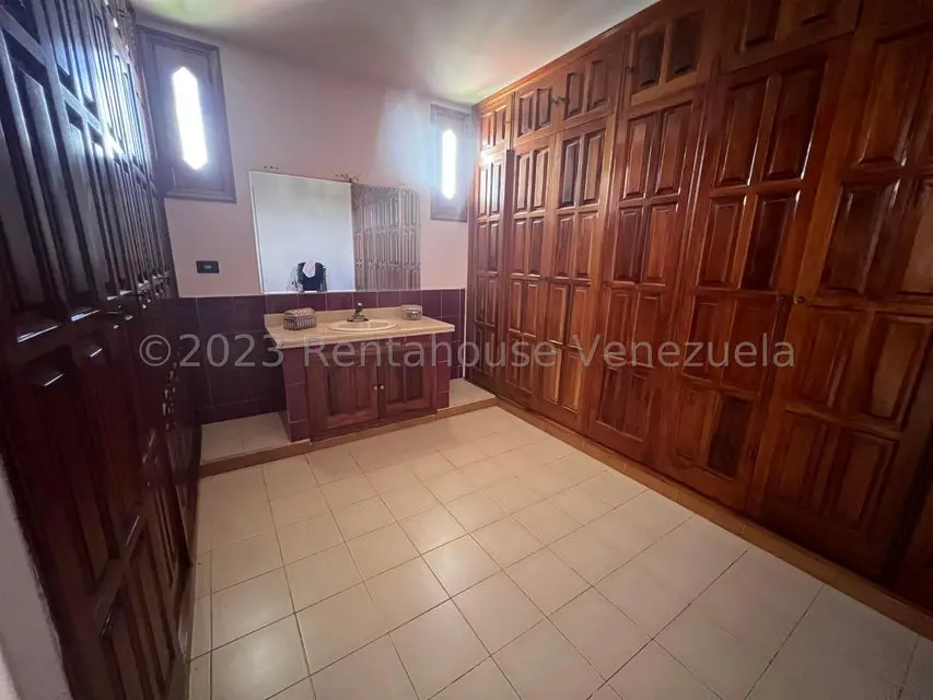 Casa (Multipes Niveles) en Venta en Cumbres de Curumo, Distrito Metropolitano - 18