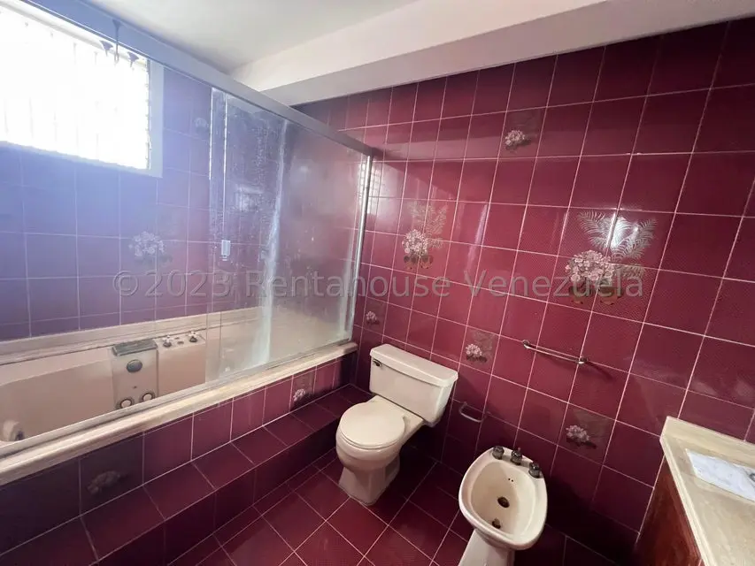 Casa (Multipes Niveles) en Venta en Cumbres de Curumo, Distrito Metropolitano - 19