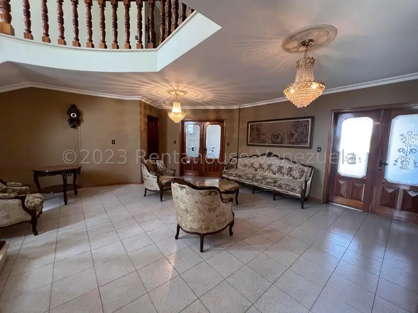 Casa (Multipes Niveles) en Venta en Cumbres de Curumo, Distrito Metropolitano - 3