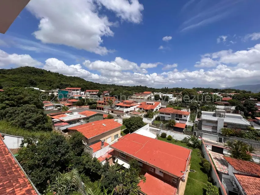 Casa (Multipes Niveles) en Venta en Cumbres de Curumo, Distrito Metropolitano - 23