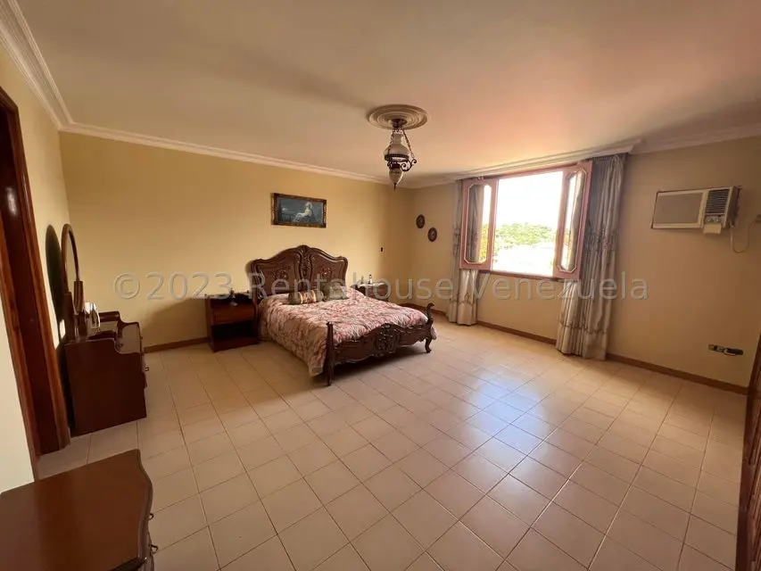 Casa (Multipes Niveles) en Venta en Cumbres de Curumo, Distrito Metropolitano - 24