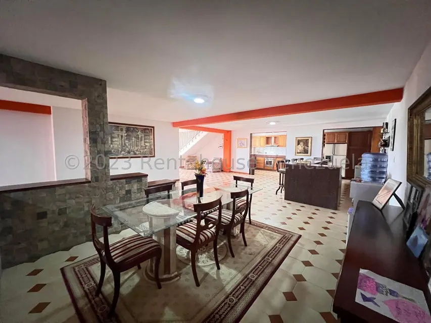 Casa (Multipes Niveles) en Venta en Cumbres de Curumo, Distrito Metropolitano - 28